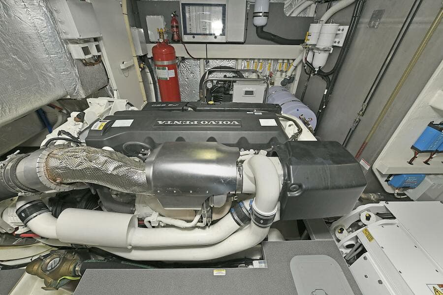 2022 Absolute 62 Fly