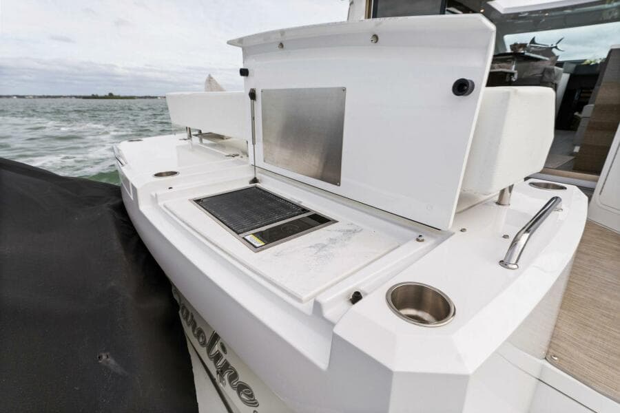 2020 46 Cruisers Cantius - Sweet Caroline - Cockpit Grill