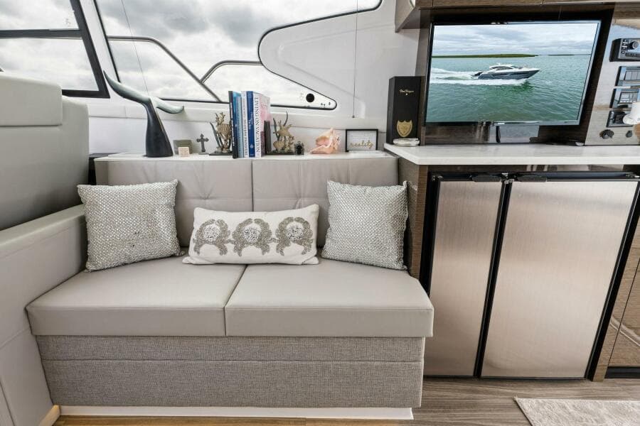 2020 46 Cruisers Cantius - Sweet Caroline - Aft Seating