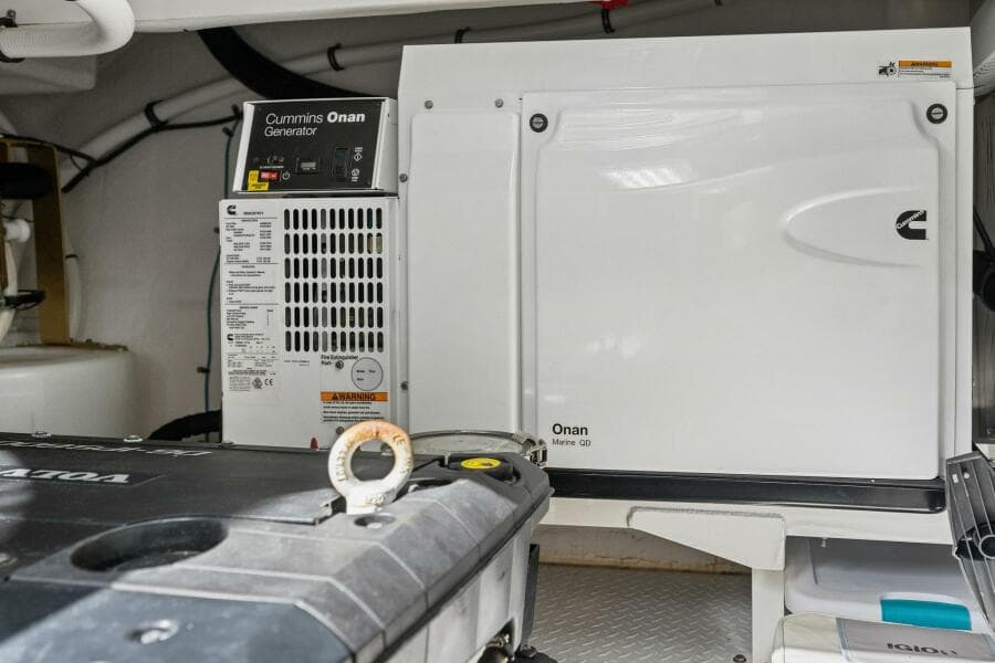 2020 46 Cruisers Cantius - Sweet Caroline - Engine Room