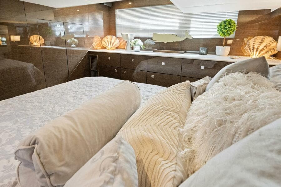 2020 46 Cruisers Cantius - Sweet Caroline - Master Stateroom