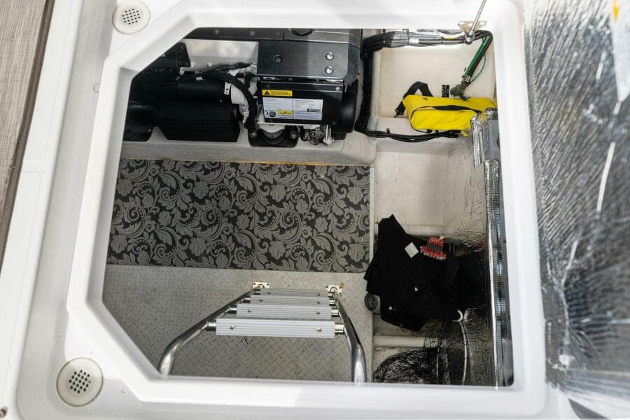 2020 46 Cruisers Cantius - Sweet Caroline - Engine Room