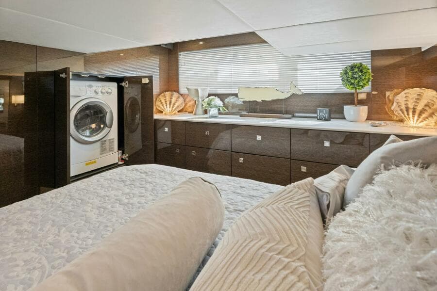 2020 46 Cruisers Cantius - Sweet Caroline - Laundry