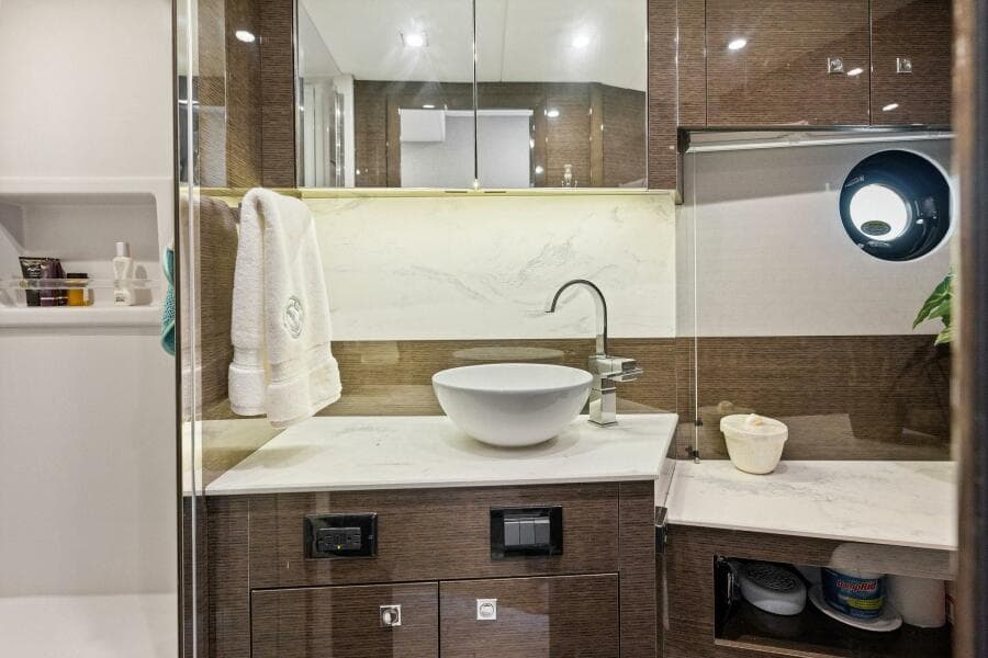 2020 46 Cruisers Cantius - Sweet Caroline - Master Head & Shower