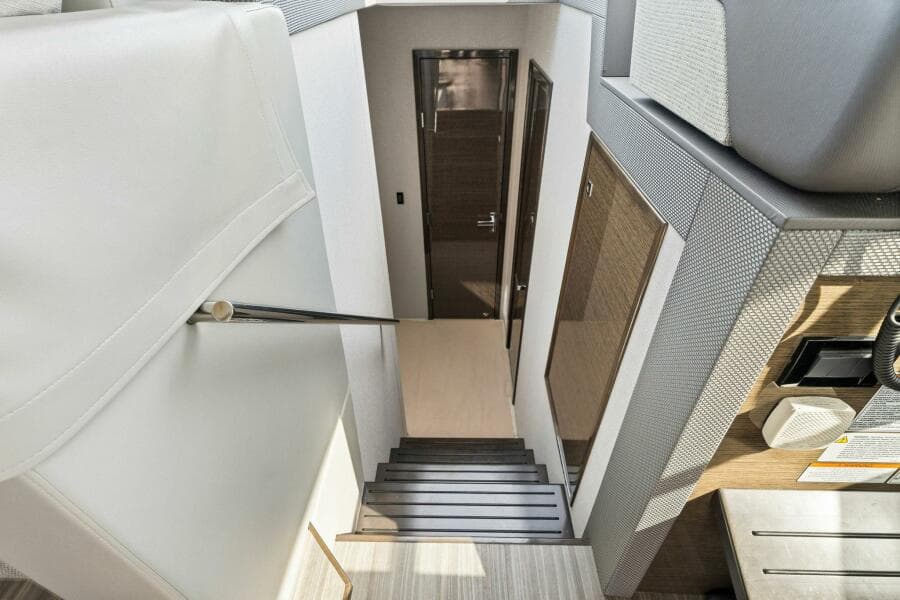 2020 46 Cruisers Cantius - Sweet Caroline - Companionway