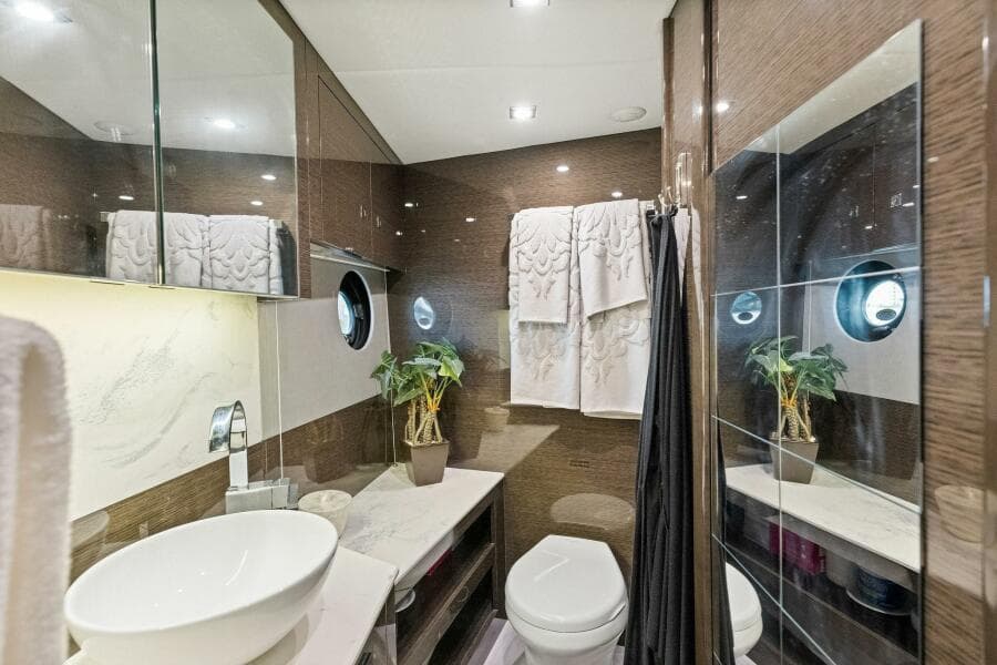 2020 46 Cruisers Cantius - Sweet Caroline - Master Head & Shower