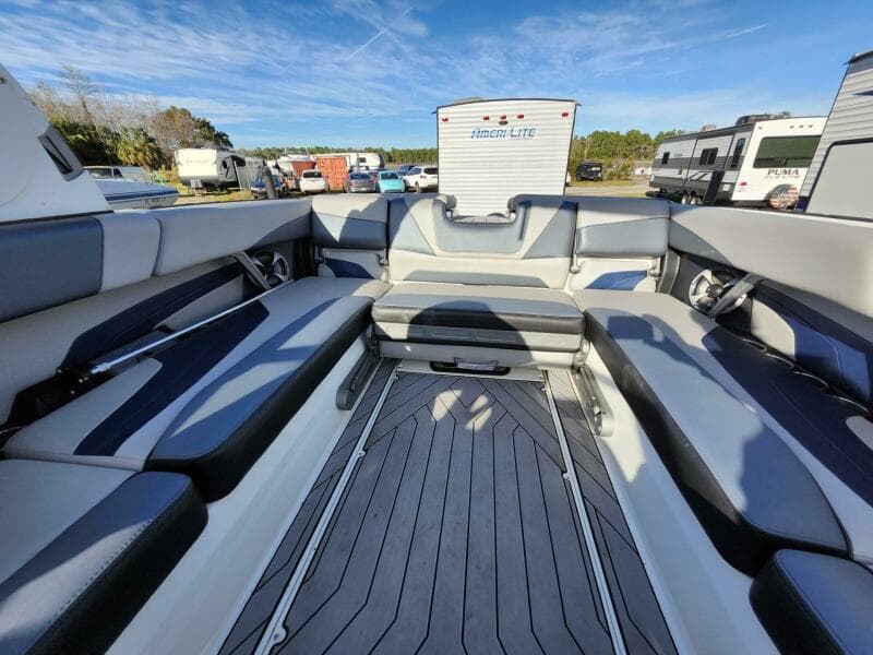 2018 Malibu Wakesetter 24 MXZ