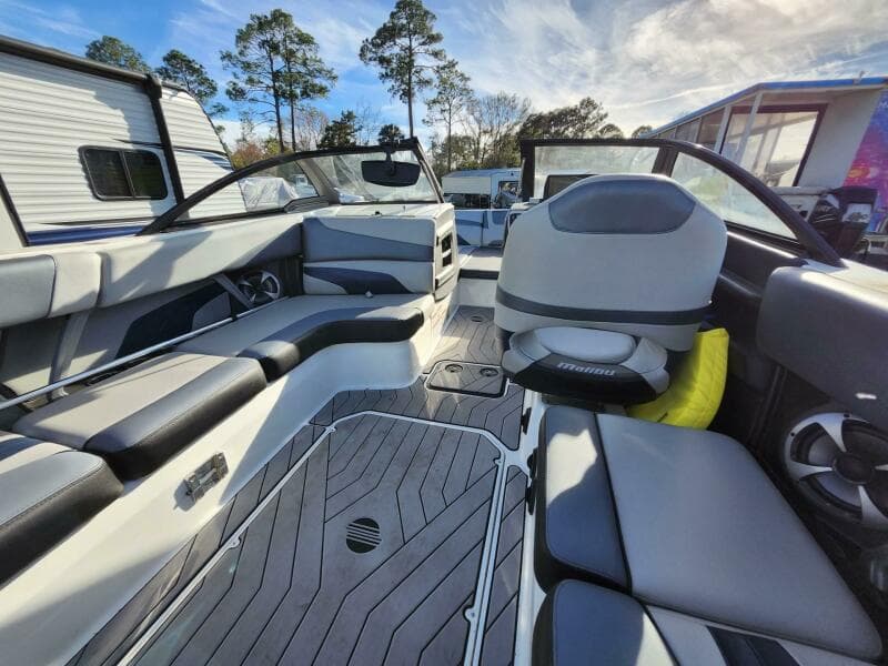 2018 Malibu Wakesetter 24 MXZ