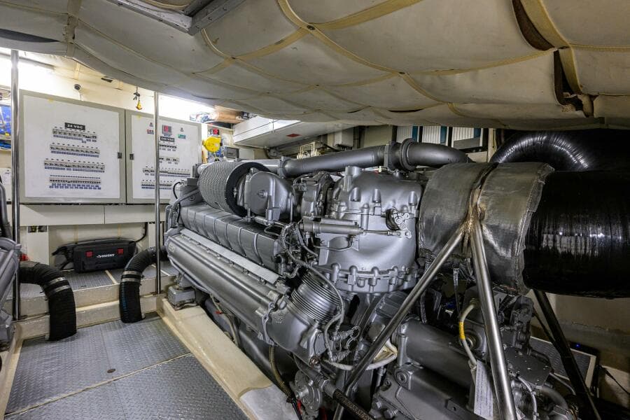 2009 Pershing 90 Express