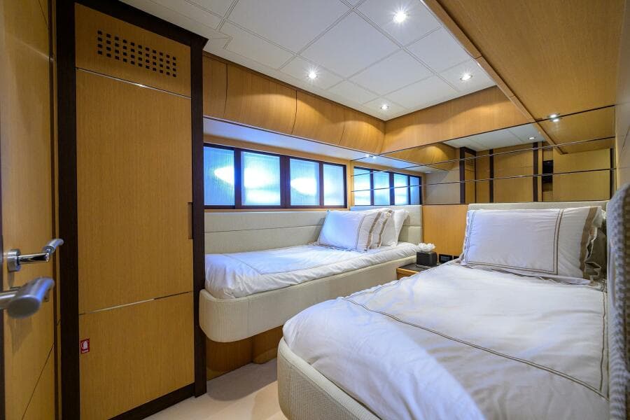 2009 Pershing 90 Express
