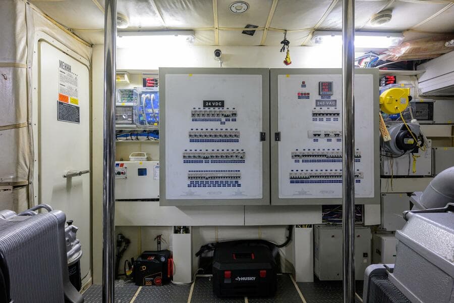 2009 Pershing 90 Express