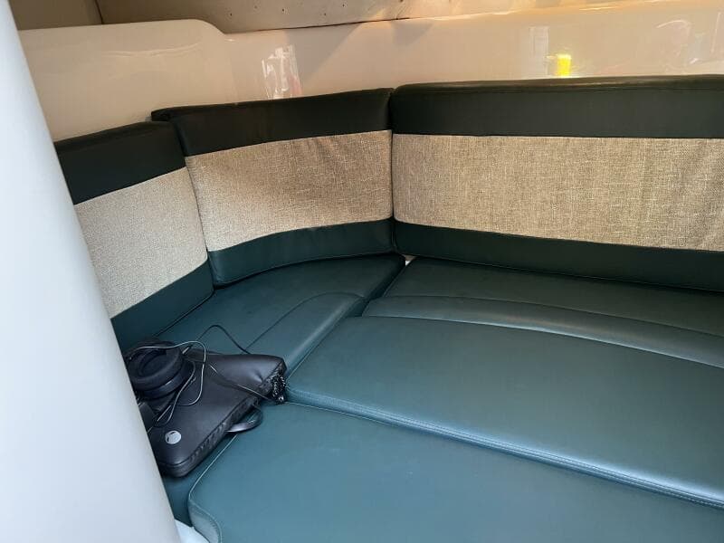 1998 Chris-Craft 320 Express Cruiser