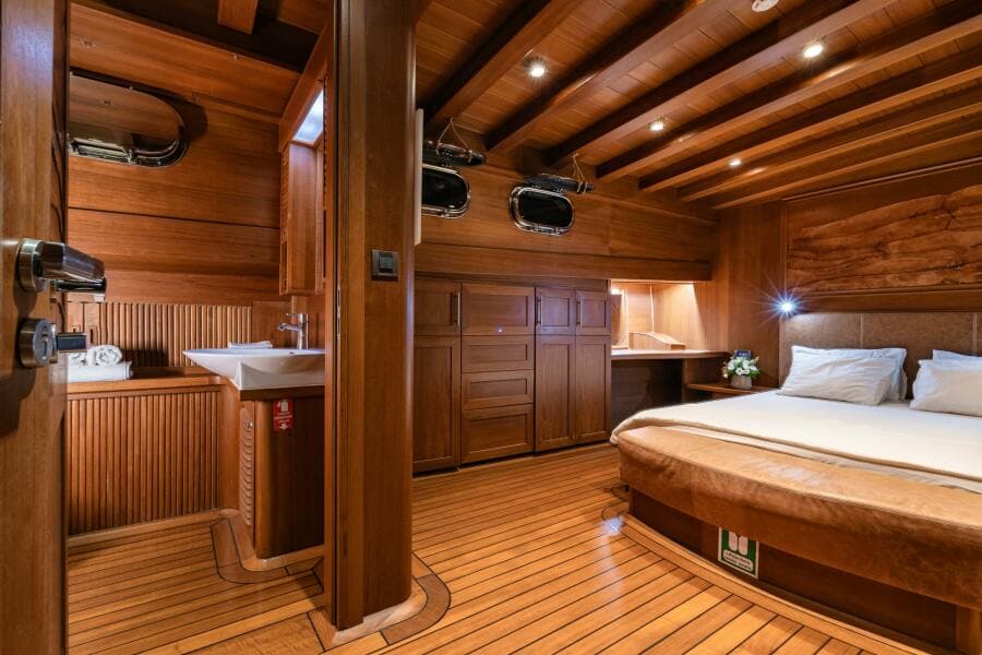 2013 East Yachting Custom