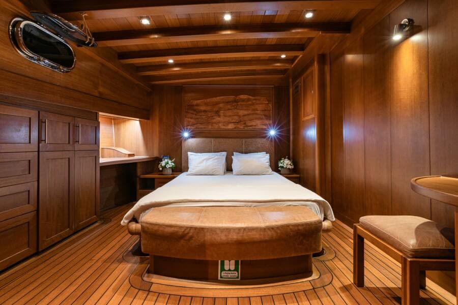 2013 East Yachting Custom