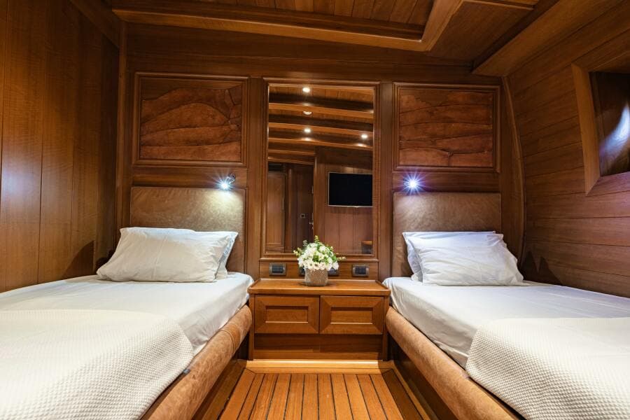 2013 East Yachting Custom