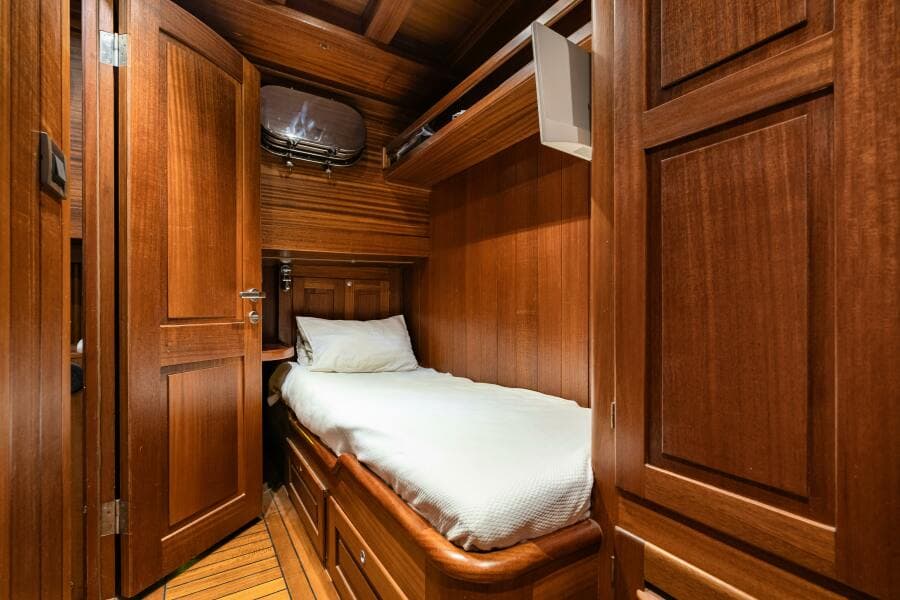 2013 East Yachting Custom