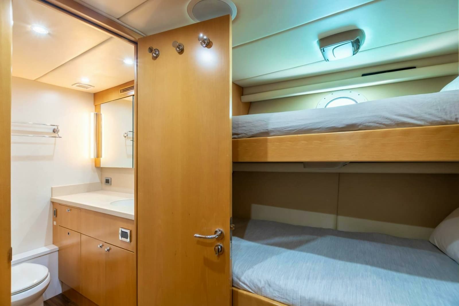 2011 Trinity Yachts Trinity 164