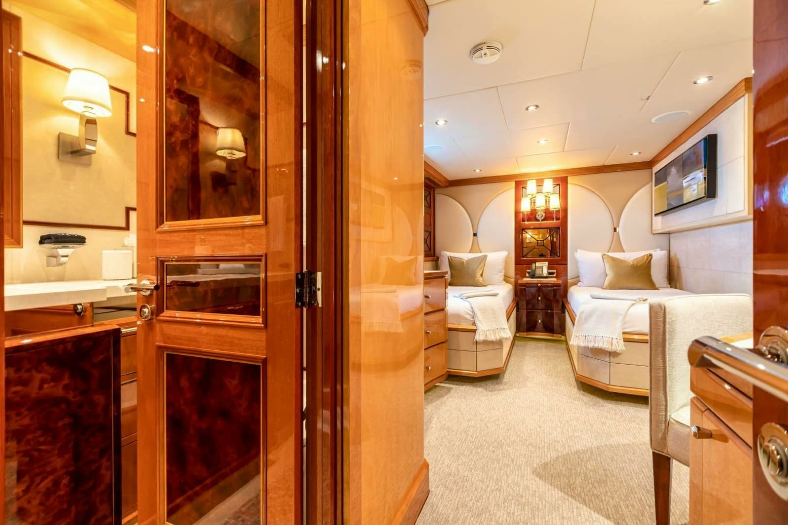 2011 Trinity Yachts Trinity 164