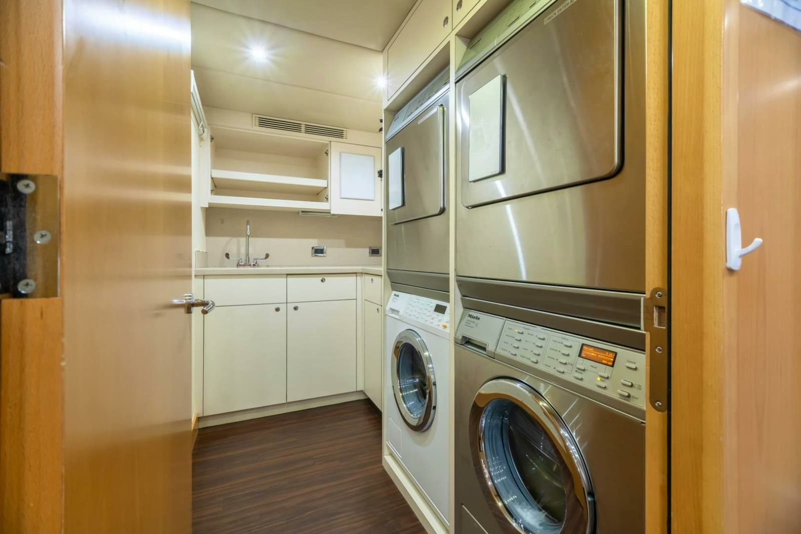 2011 Trinity Yachts Trinity 164