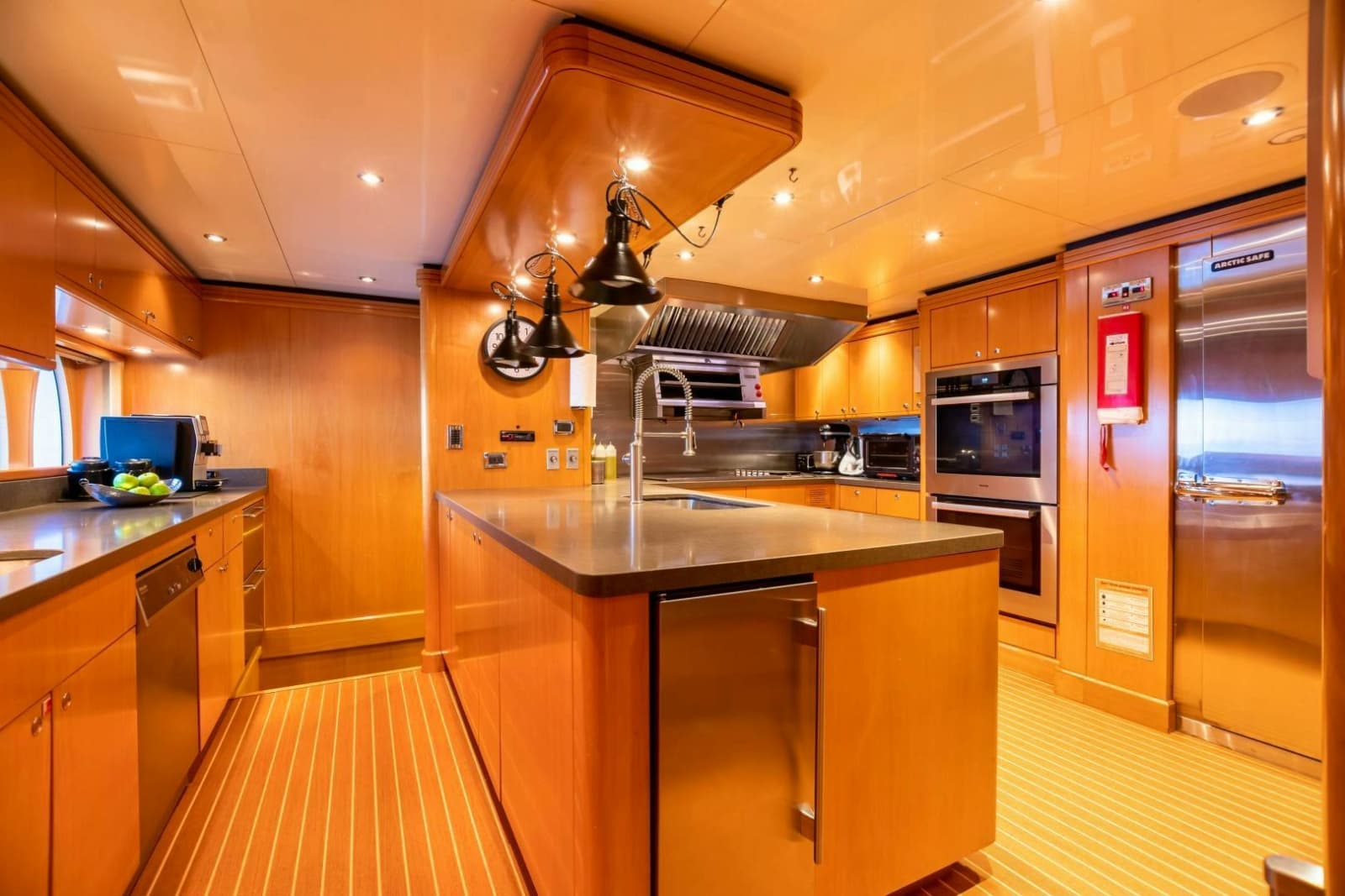 2011 Trinity Yachts Trinity 164 - Photo 12
