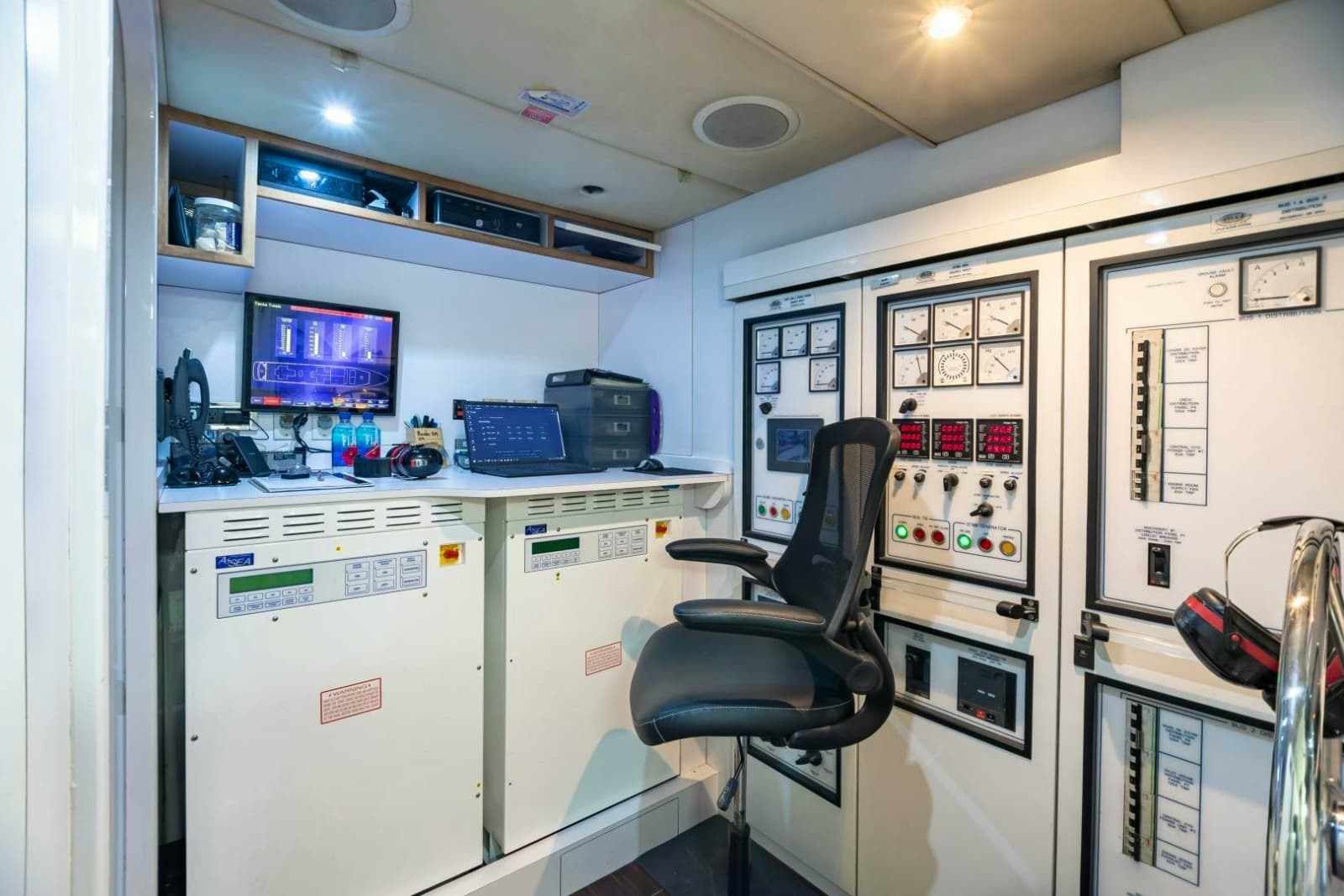 2011 Trinity Yachts Trinity 164