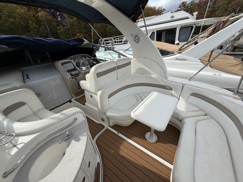 2005 Sea Ray 320 Sundancer