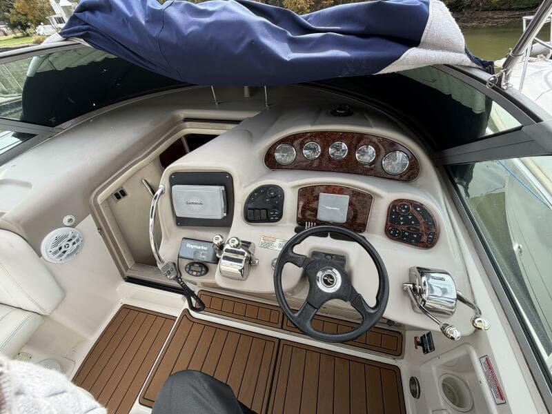 2005 Sea Ray 320 Sundancer