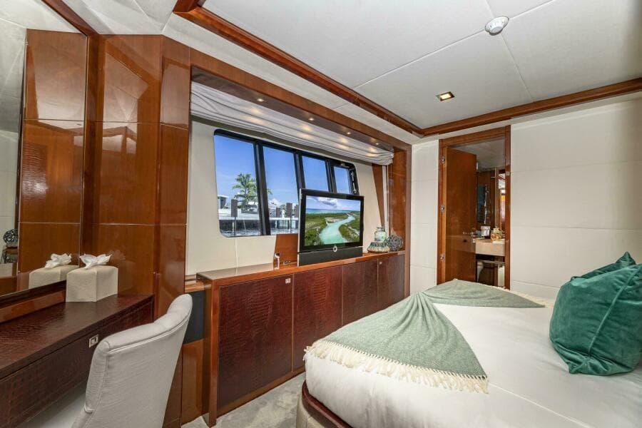 2012 Princess 104 - VIP statroom