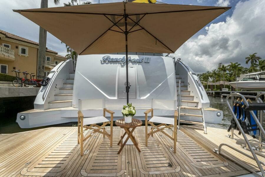 2012 Princess 104 - Swim platform