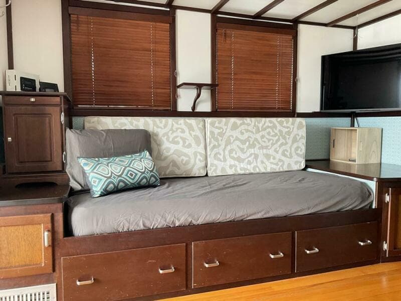 1987 Custom Pilothouse