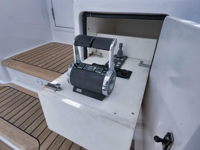 Viking 52 Smooth Operator-Cockpit Controls