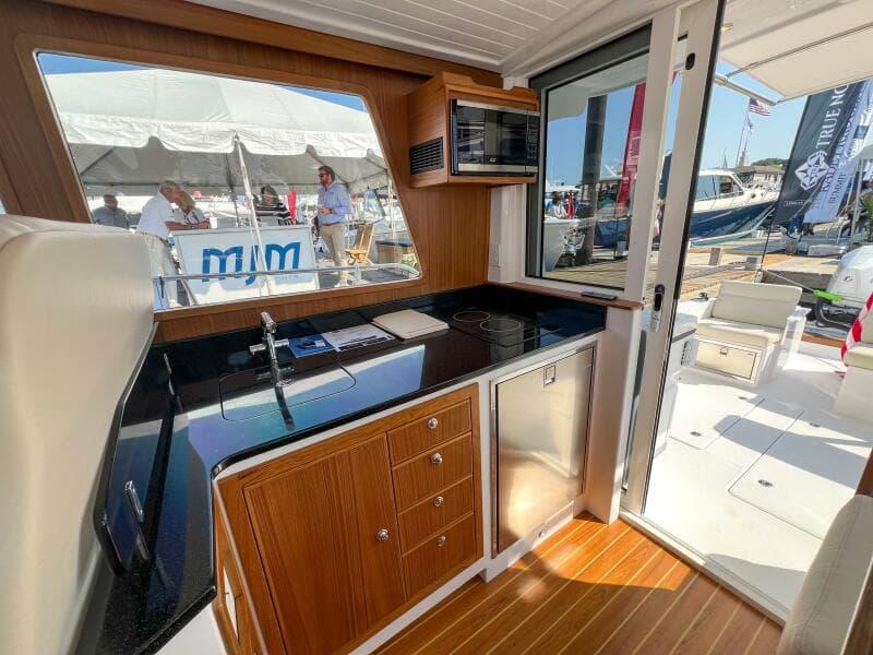 2026 True North 39 Outboard Express