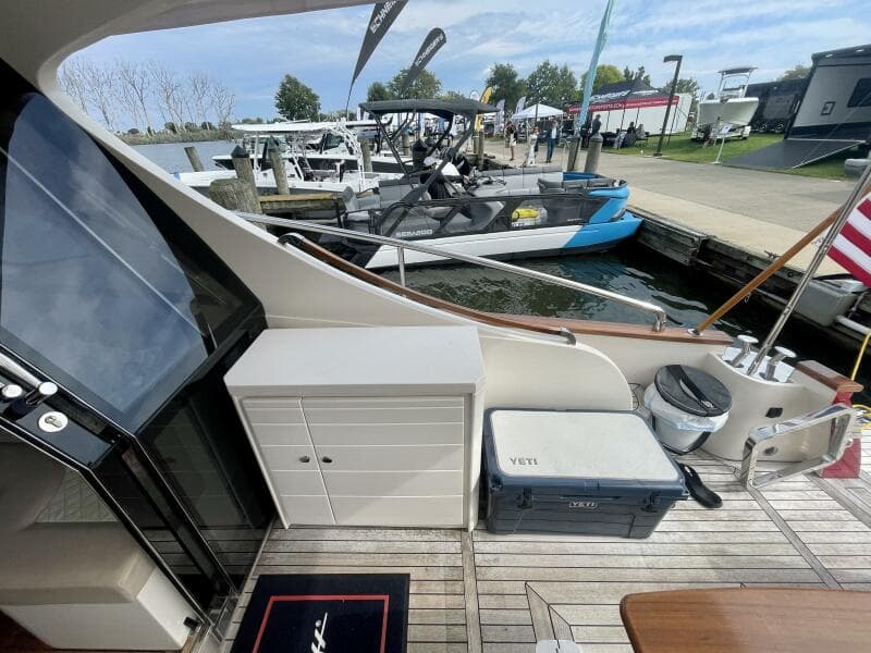 2017 Chris-Craft Commander 42