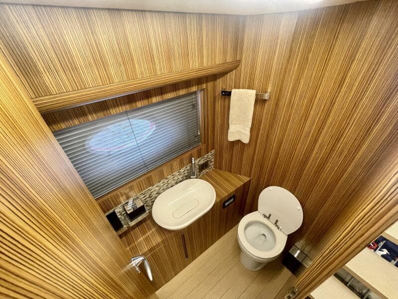 2017 Chris-Craft Commander 42