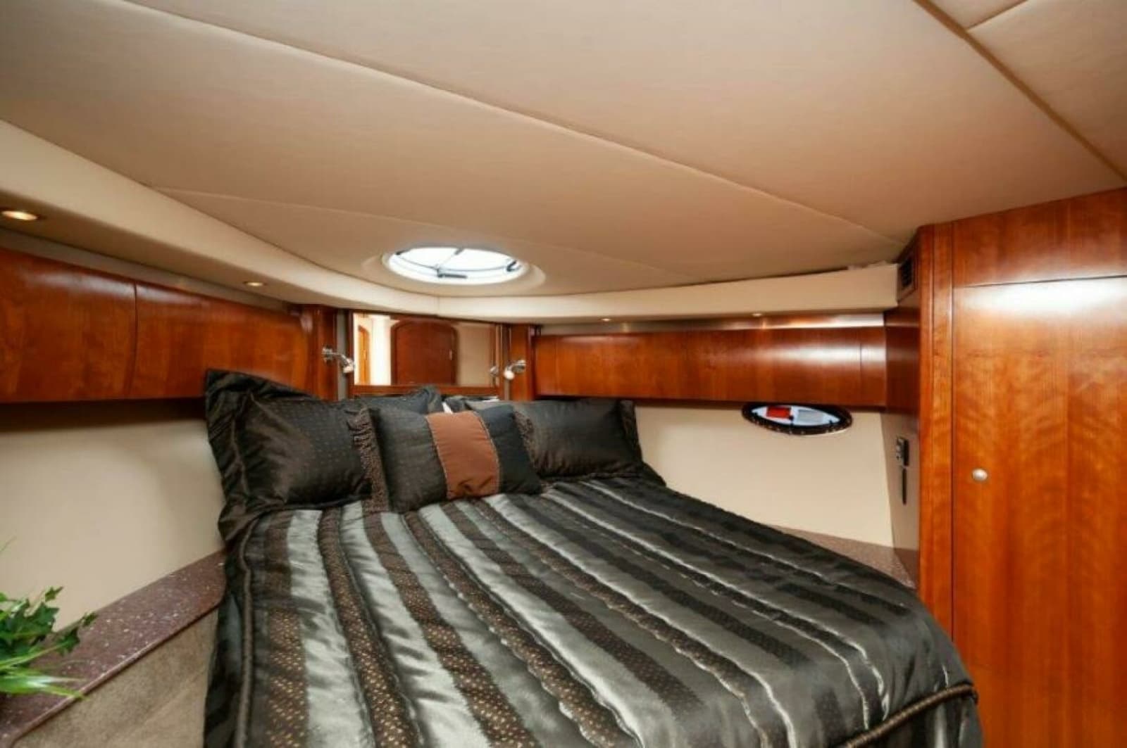2006 Cruisers Yachts 477 Sport Sedan - Photo 14