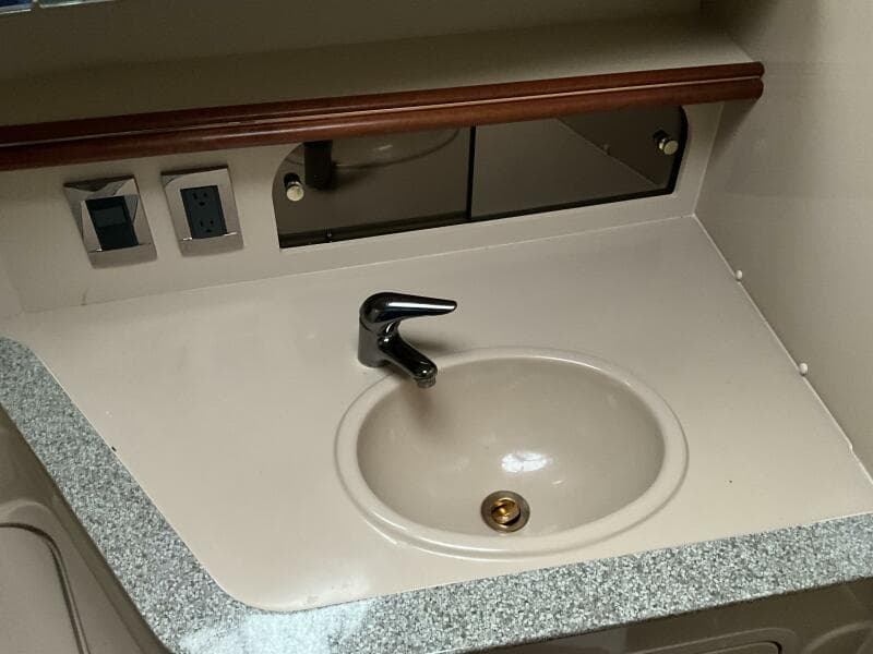 2002 Cruisers 35 Express