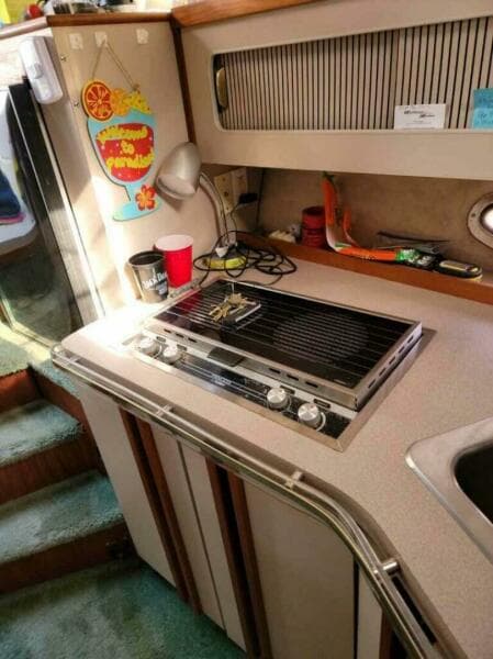 1989 Cruisers Yachts Esprit 3270