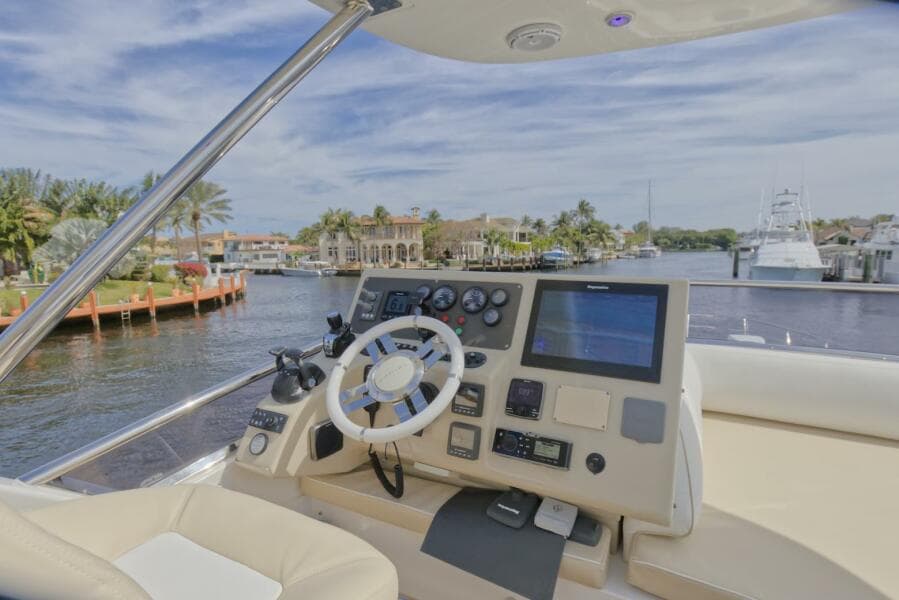 2015 Azimut 64 Flybridge