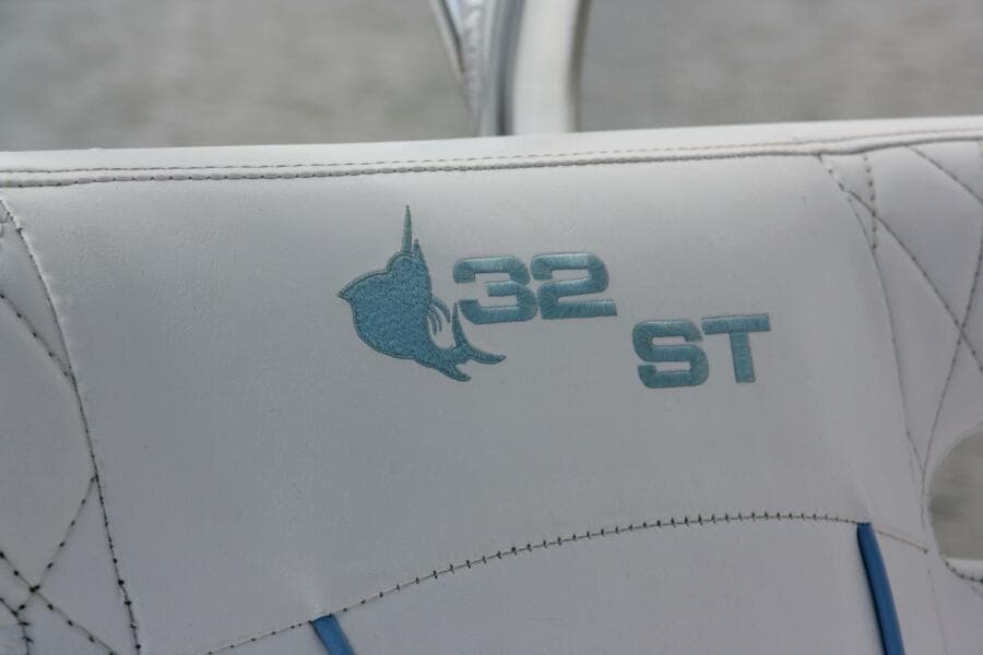 32 Contender 32ST- Seating 