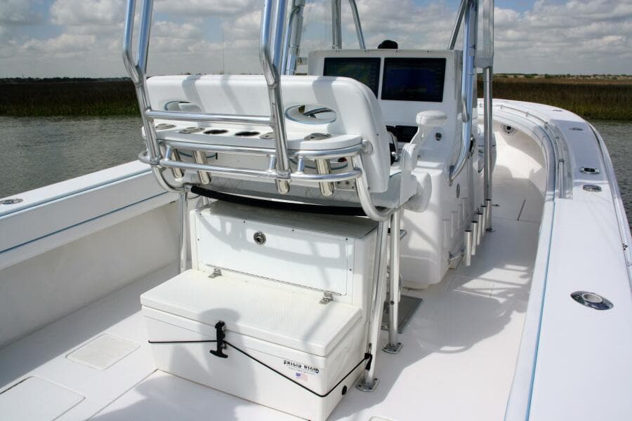 32 Contender 32ST- Helm