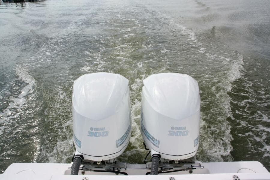 32 Contender 32ST- Engines