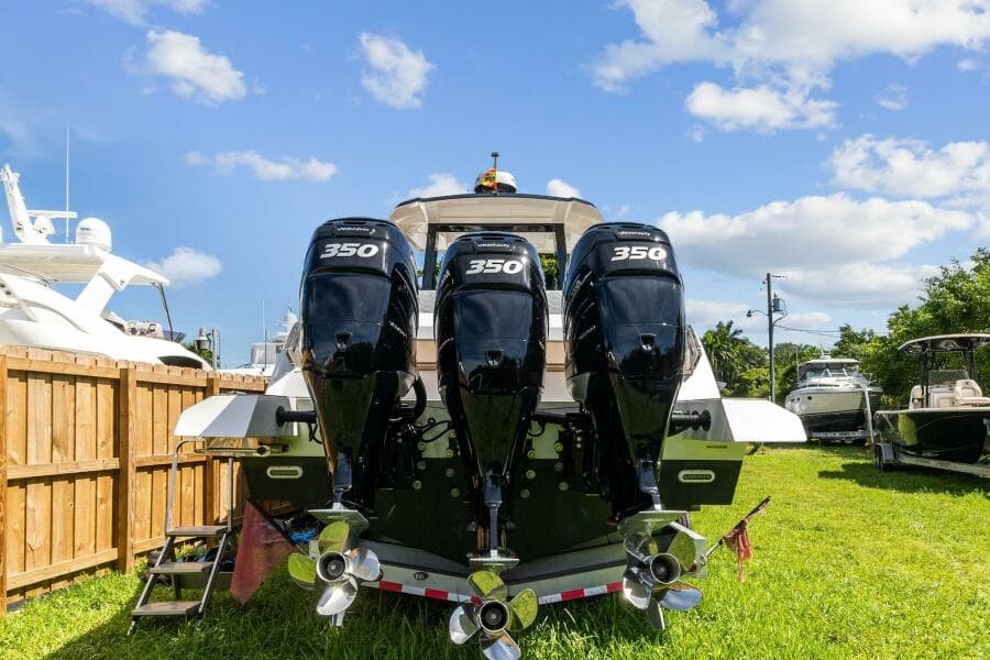 2023 Astondoa 377 Coupe Outboard