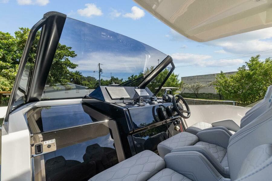 2023 Astondoa 377 Coupe Outboard