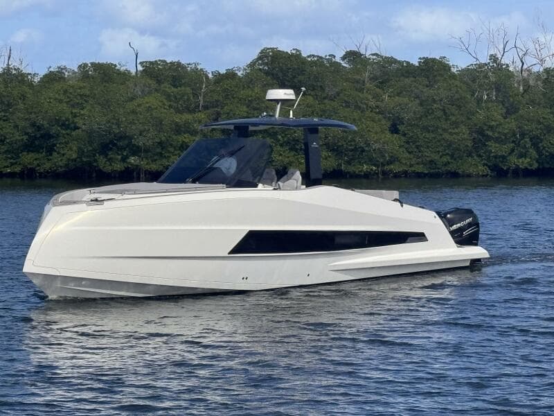 2023 Astondoa 377 Coupe Outboard