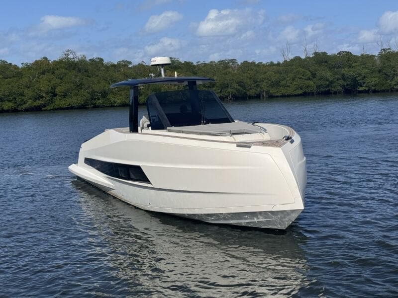 2023 Astondoa 377 Coupe Outboard