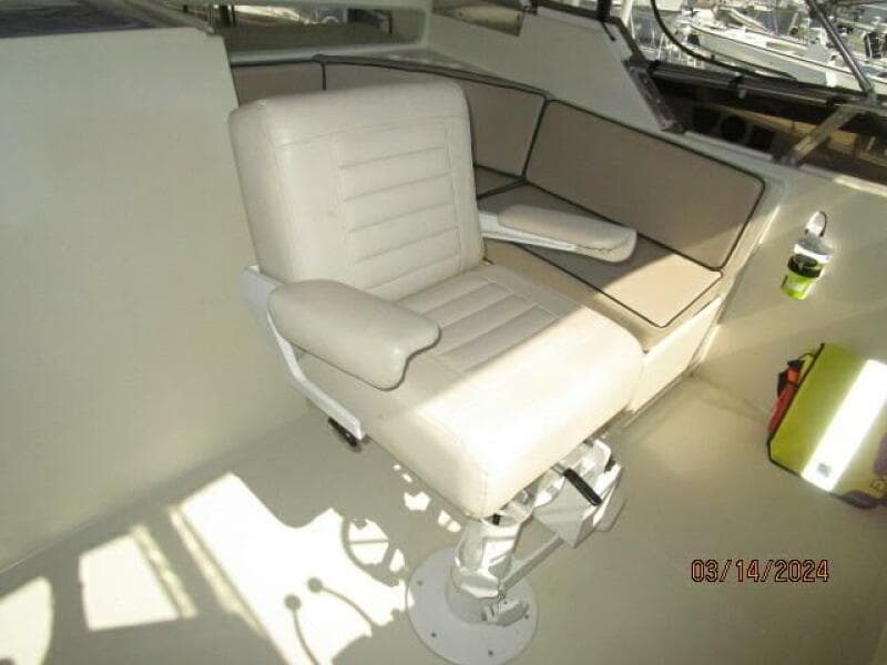 48' Camargue flybridge helmseat