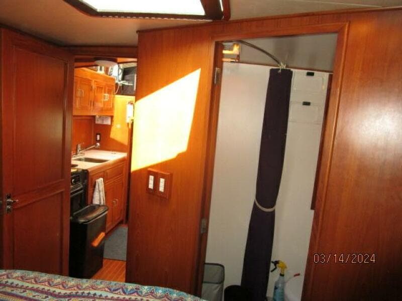 48' Camargue guest stateroom aft