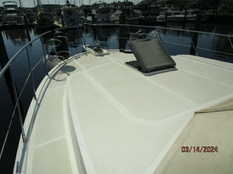 48' Camargue foredeck1