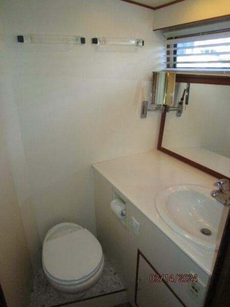 48' Camargue master stateroom head