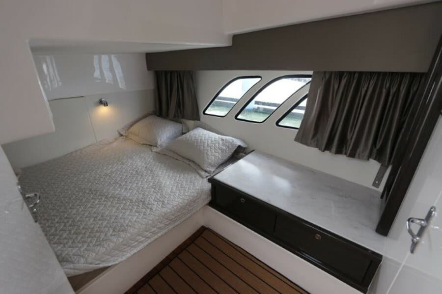 2019 Intrepid 475 Sport Yacht